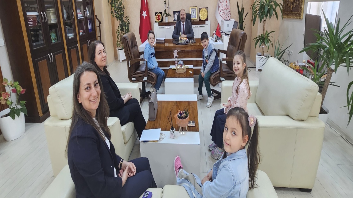 Öğrencilerimizden İlçe Milli Eğitim Müdürümüz Murat KARABULUT’a Ziyaret